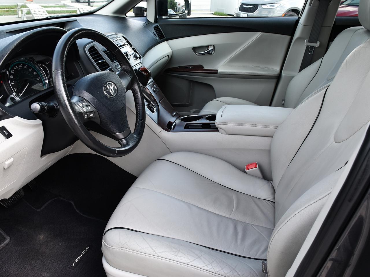 2009 Toyota Venza AWD ~Camera ~Pano Sunroof ~Heated Leather ~Alloys Photo