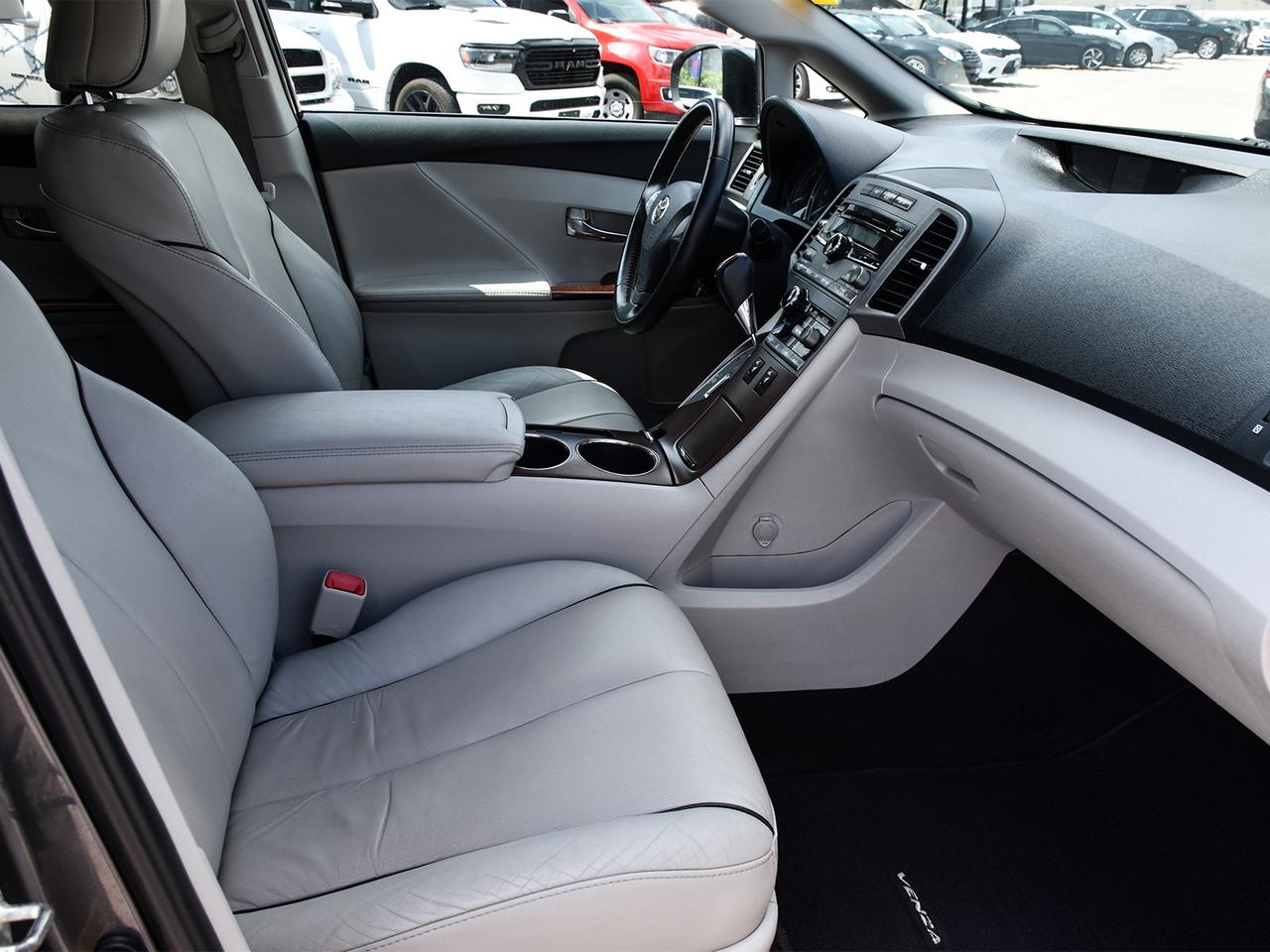 2009 Toyota Venza AWD ~Camera ~Pano Sunroof ~Heated Leather ~Alloys Photo