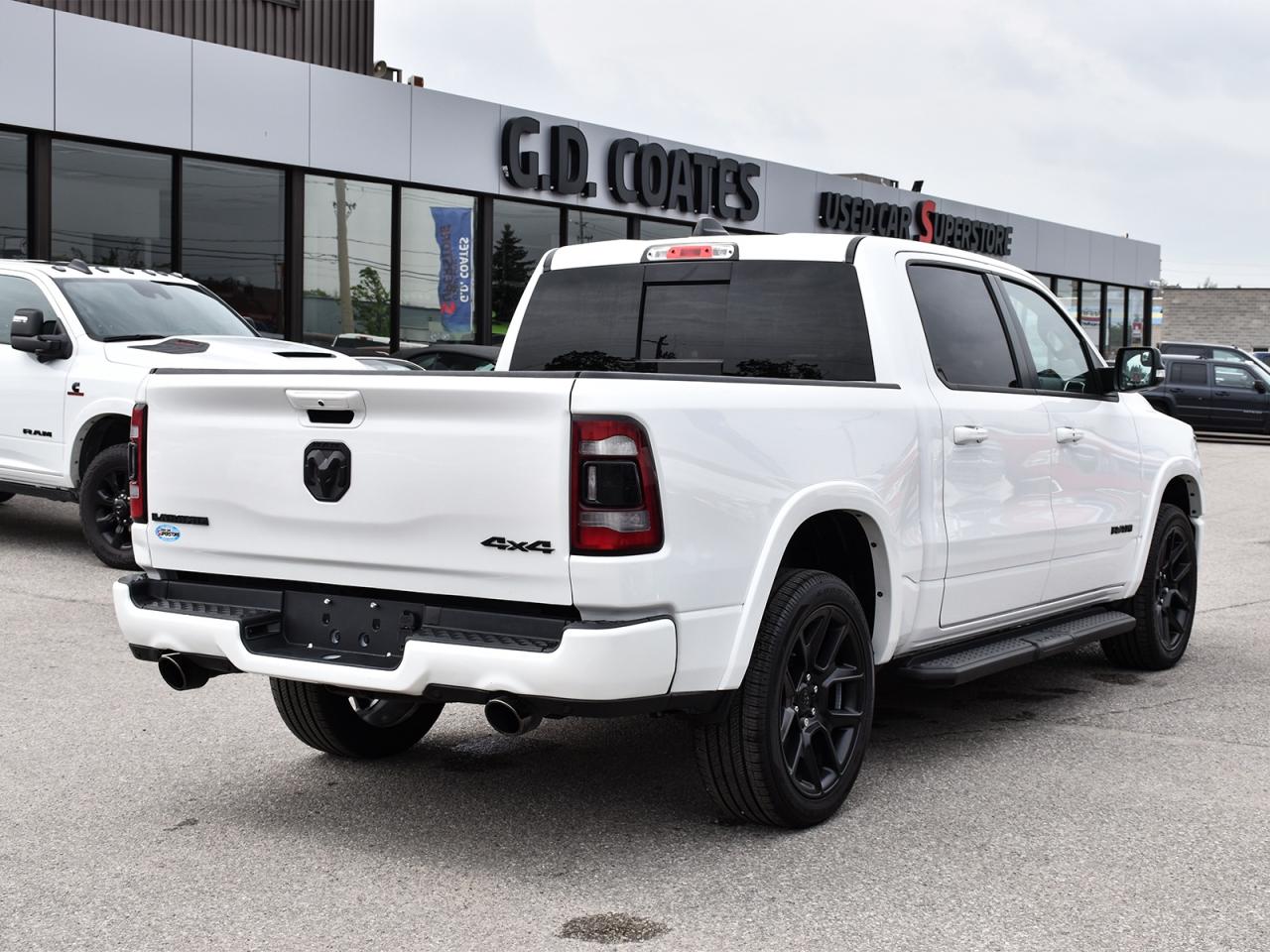 2022 RAM 1500 Laramie Crew Cab 4x4 ~Nav ~Leather ~Harman/Kardon Photo