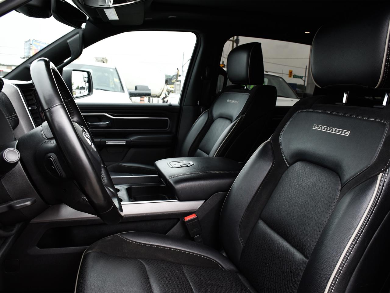 2022 RAM 1500 Laramie Crew Cab 4x4 ~Nav ~Leather ~Harman/Kardon Photo