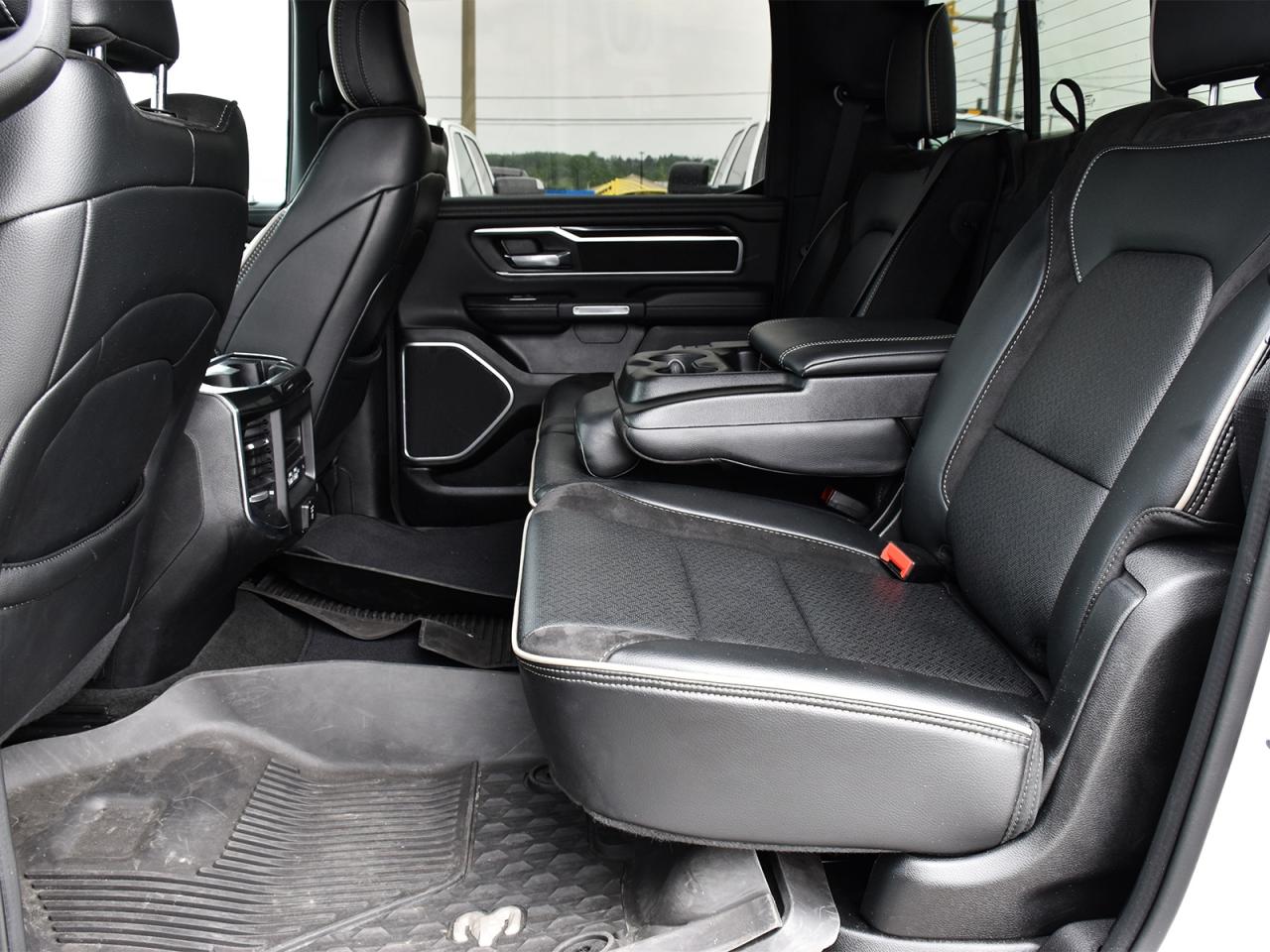 2022 RAM 1500 Laramie Crew Cab 4x4 ~Nav ~Leather ~Harman/Kardon Photo