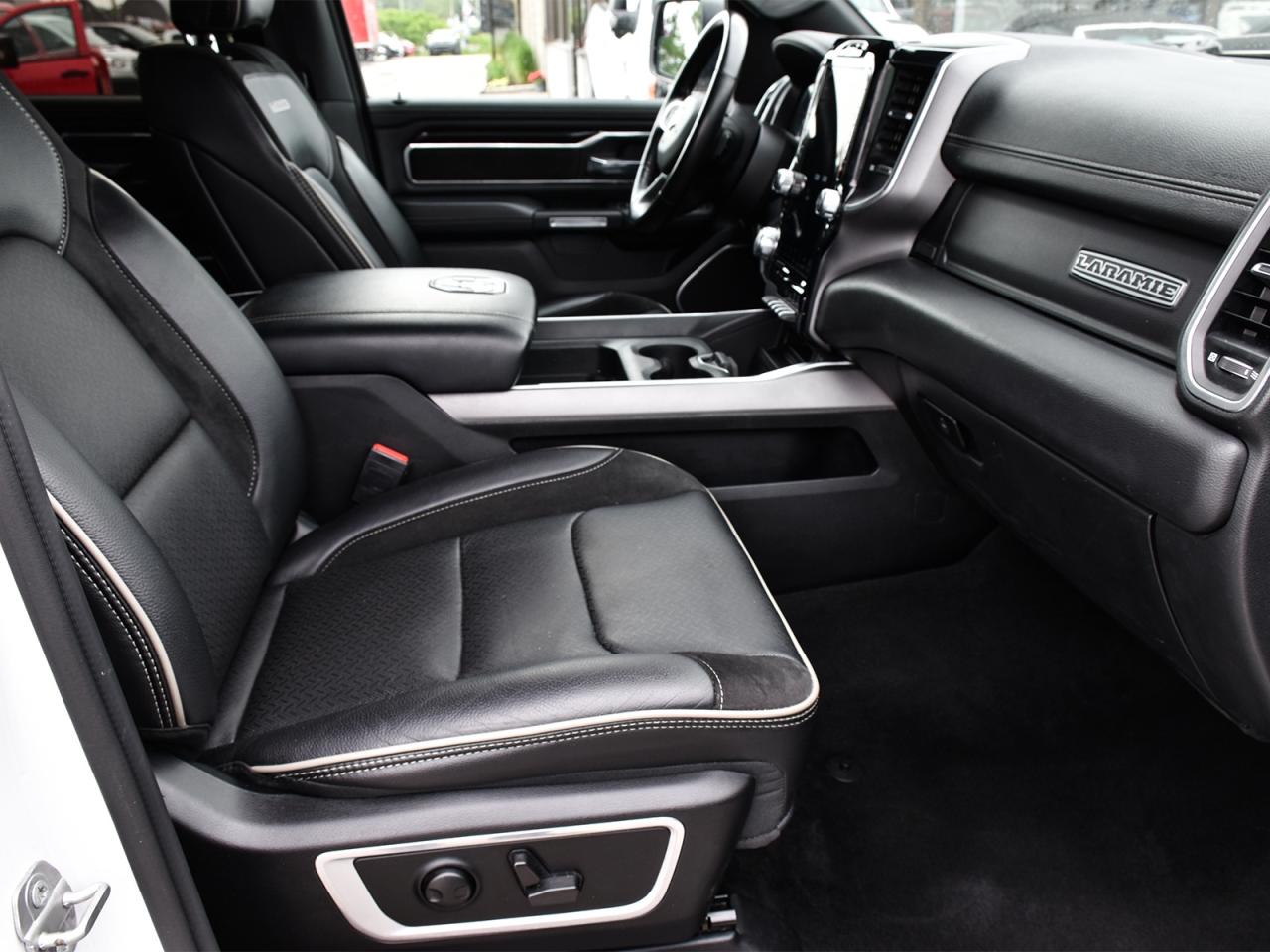 2022 RAM 1500 Laramie Crew Cab 4x4 ~Nav ~Leather ~Harman/Kardon Photo