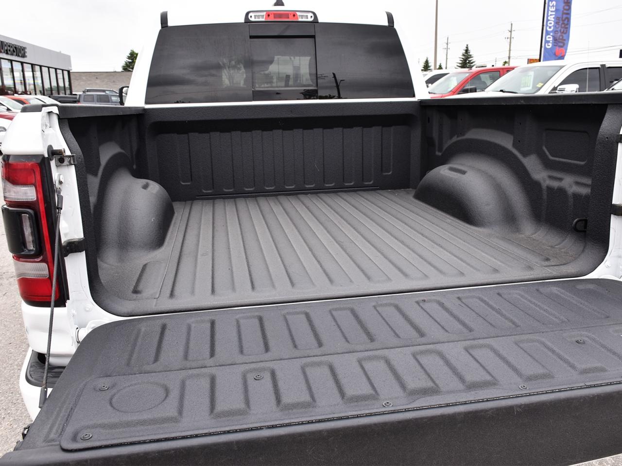 2022 RAM 1500 Laramie Crew Cab 4x4 ~Nav ~Leather ~Harman/Kardon Photo