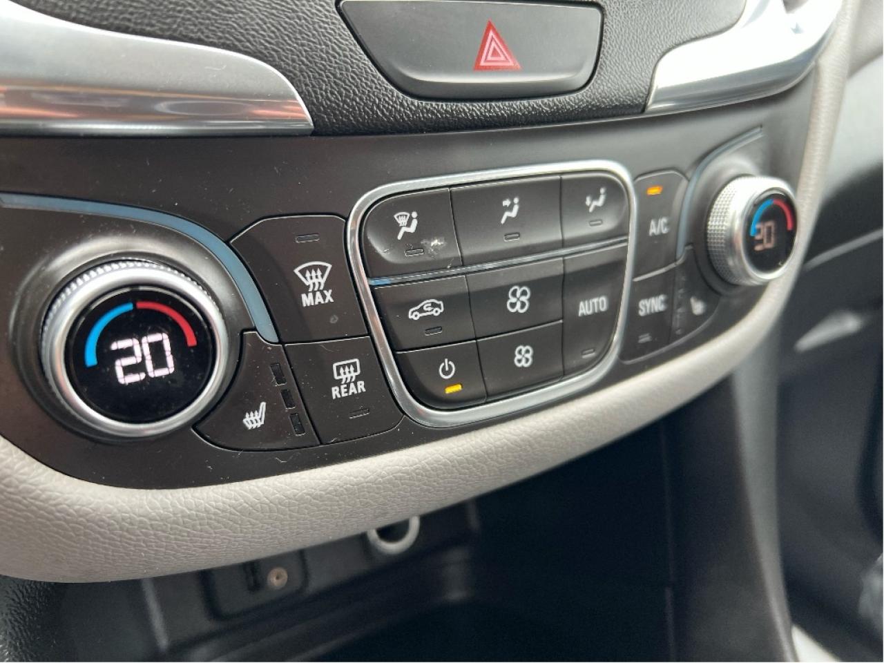 2018 Chevrolet Equinox All Wheel Drive Back Up Camera Clean Carfax Low Km Photo