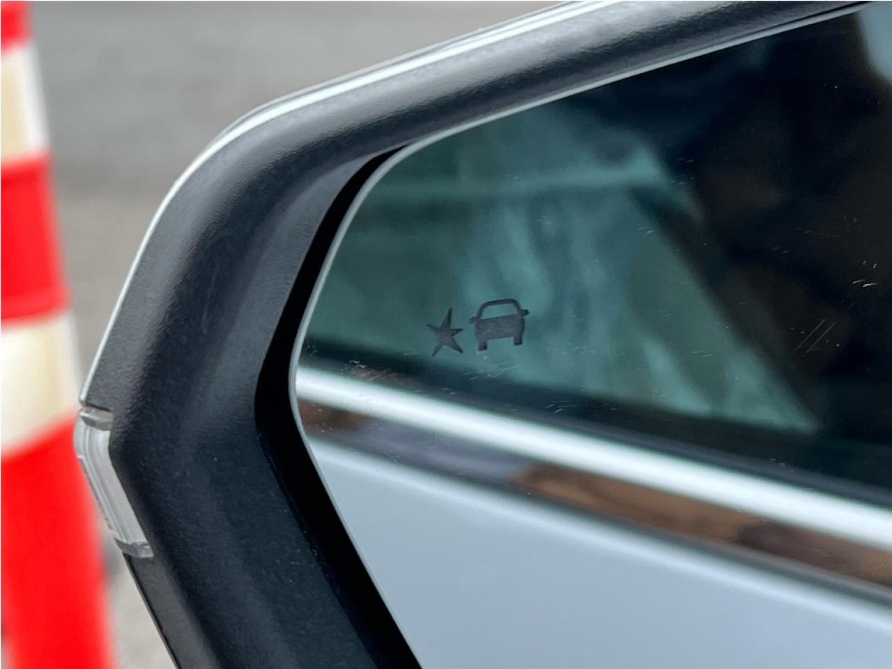 2018 Chevrolet Equinox All Wheel Drive Back Up Camera Clean Carfax Low Km Photo