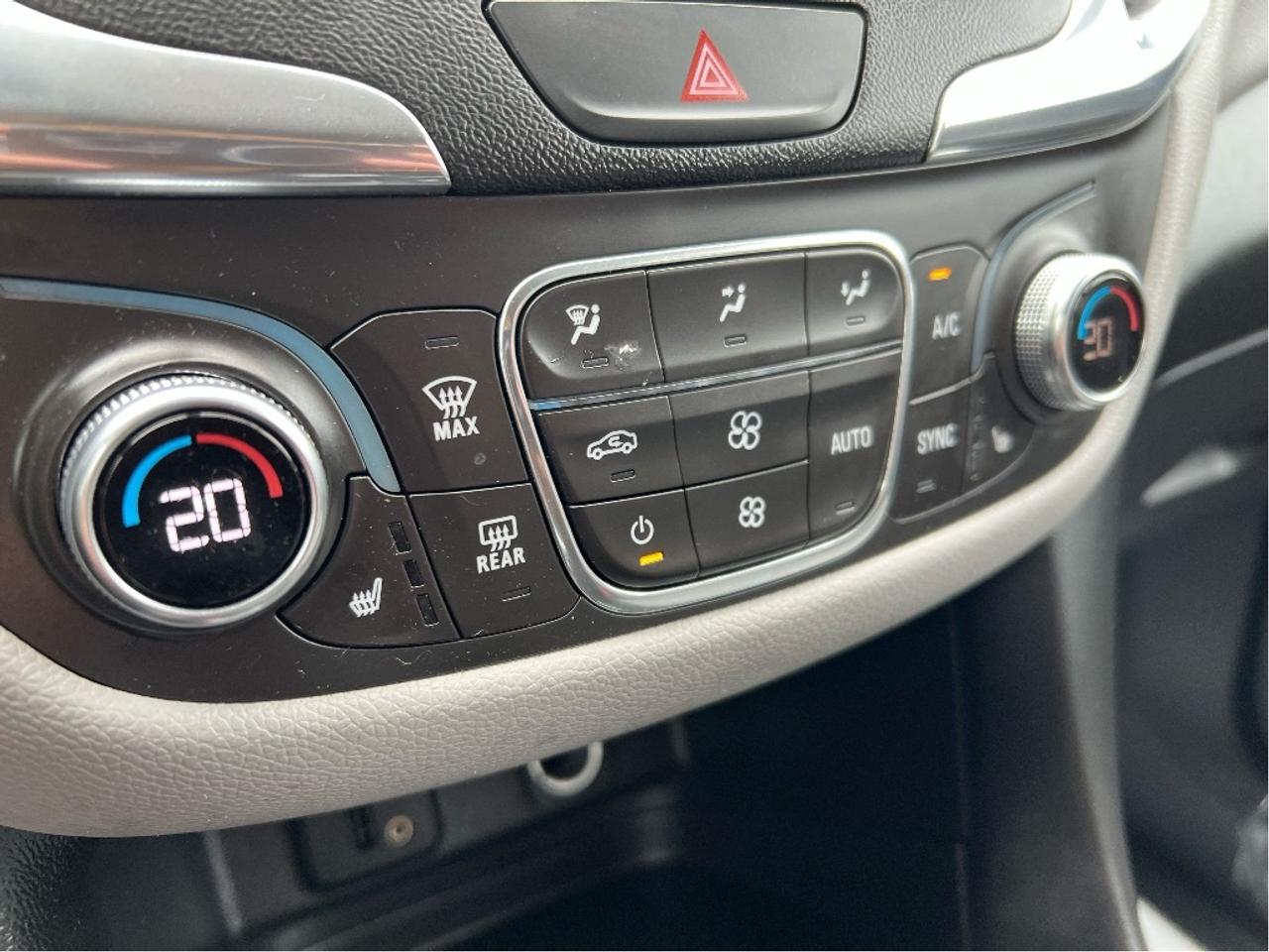 2018 Chevrolet Equinox All Wheel Drive Back Up Camera Clean Carfax Low Km Photo