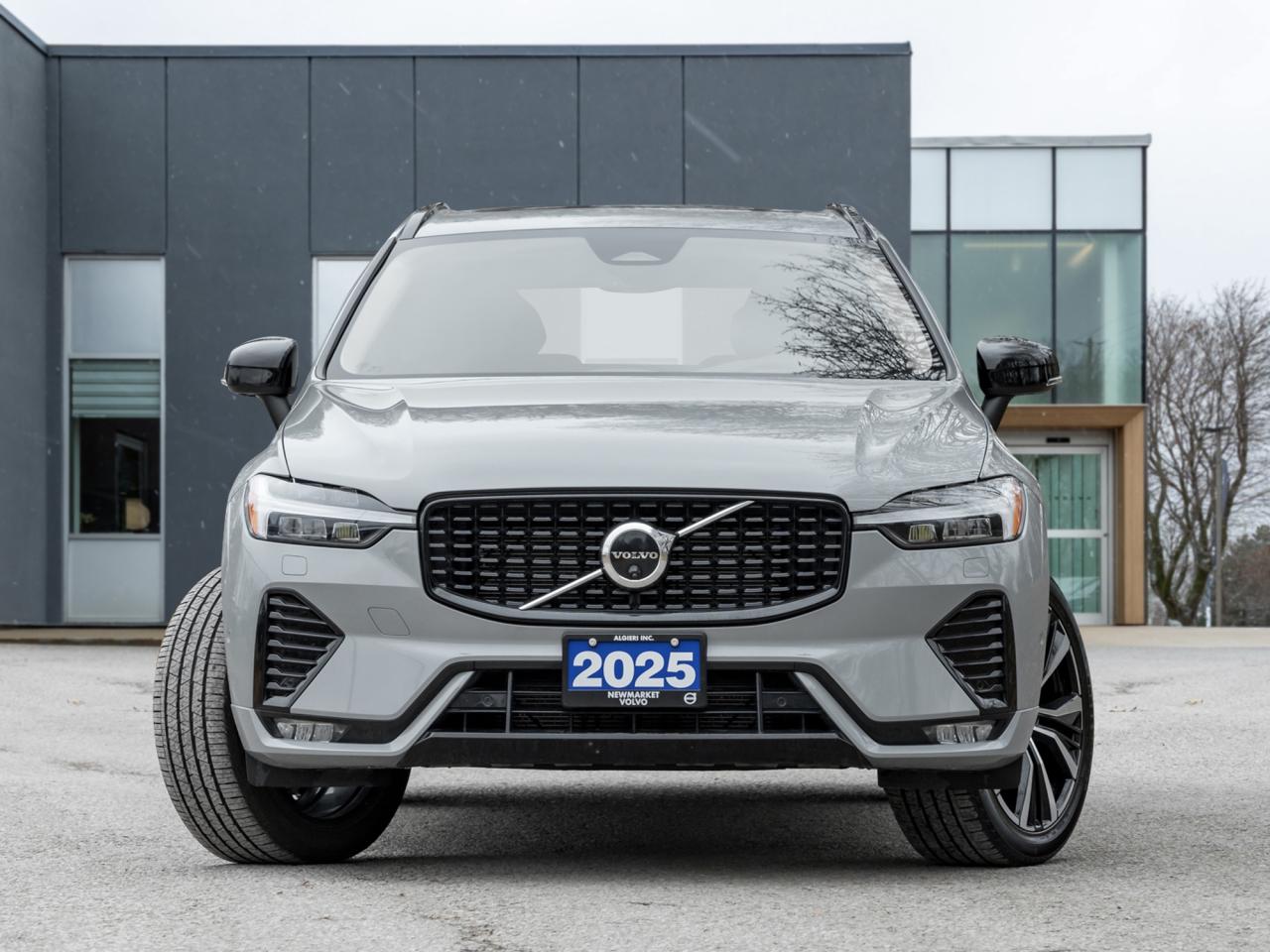 2025 Volvo XC60 B5 AWD Plus Dark Theme Photo