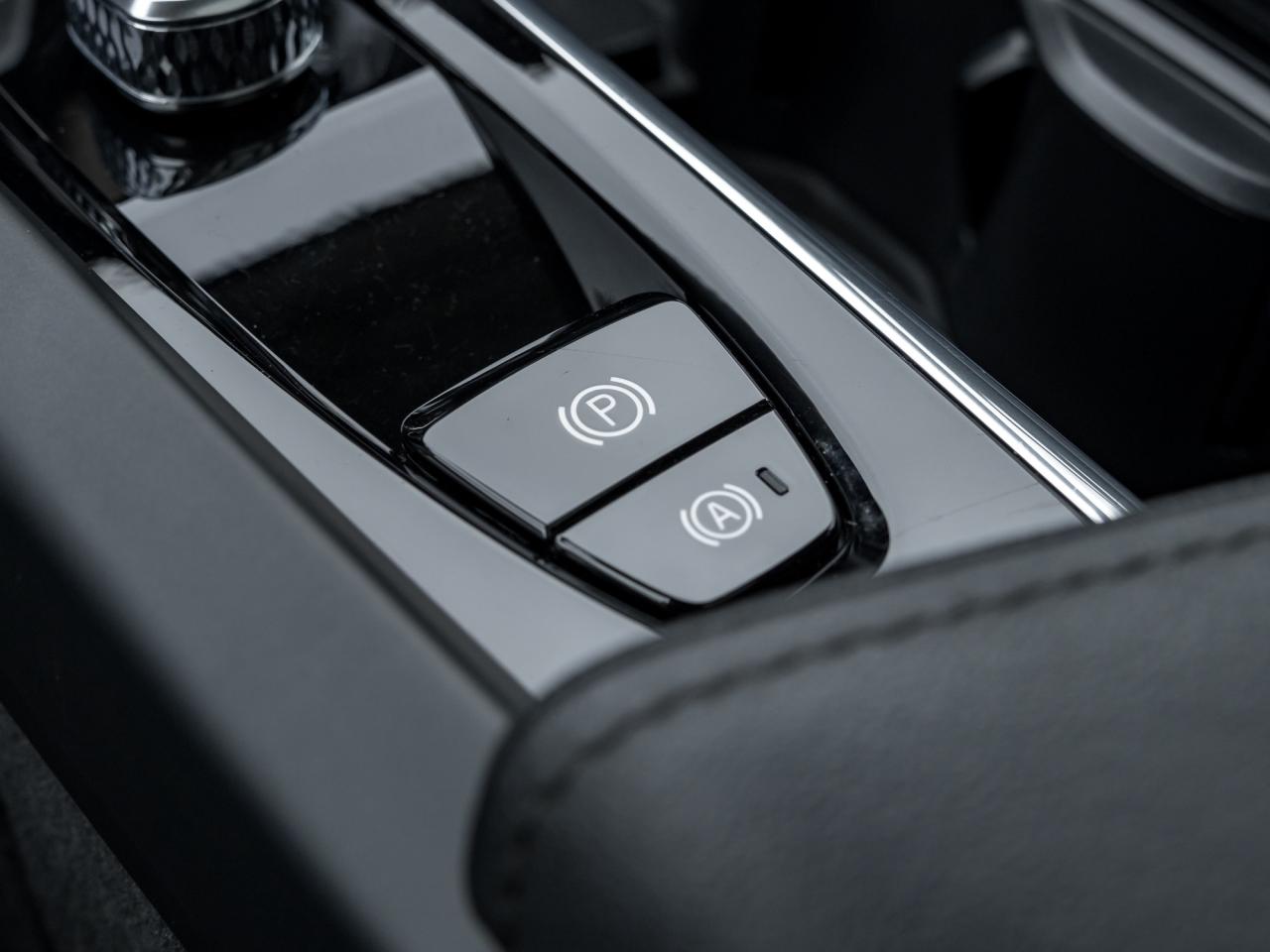 2025 Volvo XC60 B5 AWD Plus Dark Theme Photo