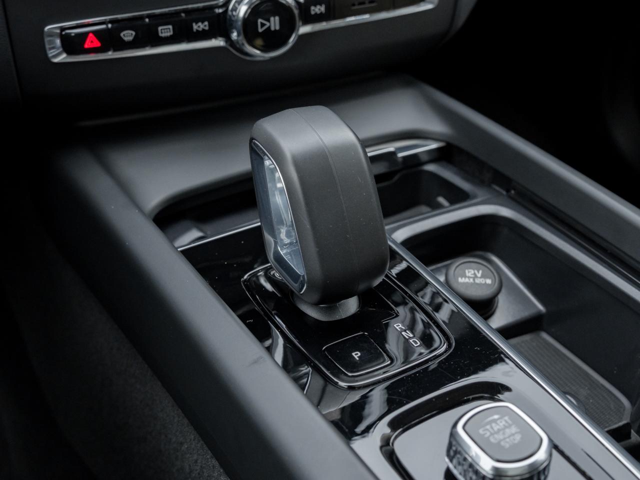 2025 Volvo XC60 B5 AWD Plus Dark Theme Photo