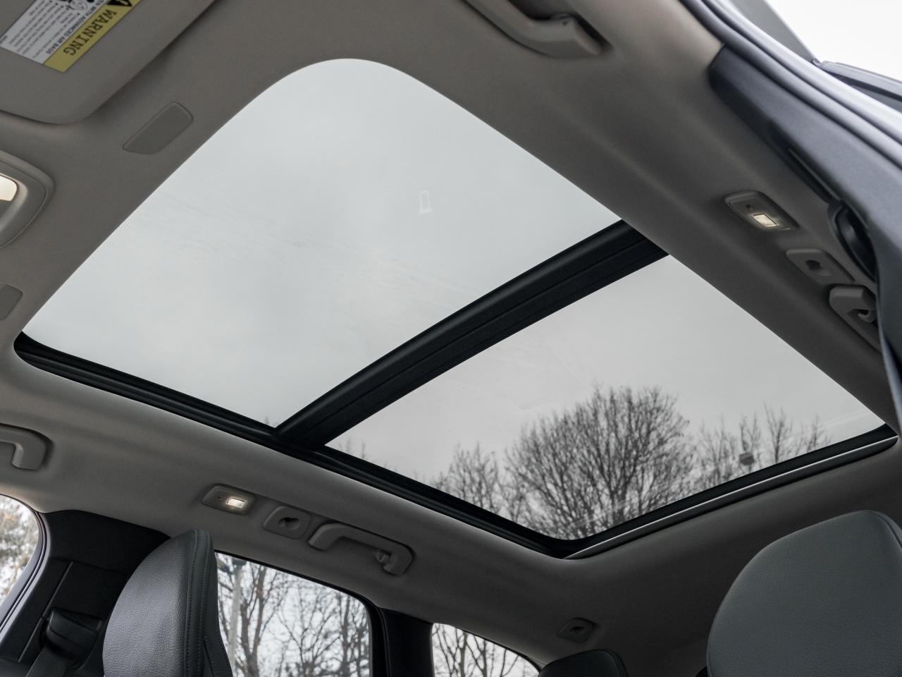 2025 Volvo XC60 B5 AWD Plus Dark Theme Photo