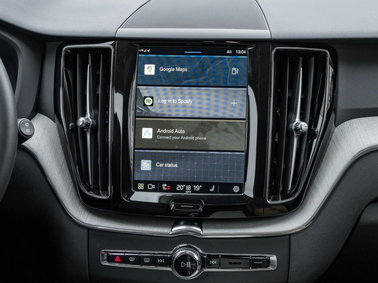 2025 Volvo XC60 B5 AWD Plus Dark Theme Photo