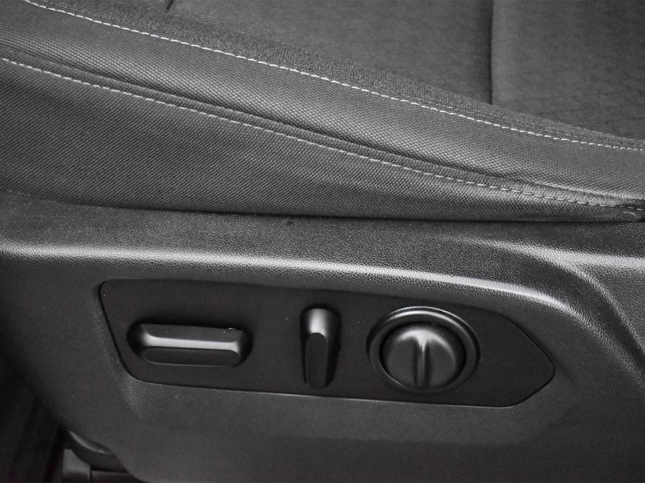 2021 Chevrolet Silverado 1500 RST Crew Cab 4x4 ~Heated Seats ~Camera ~Bluetooth Photo