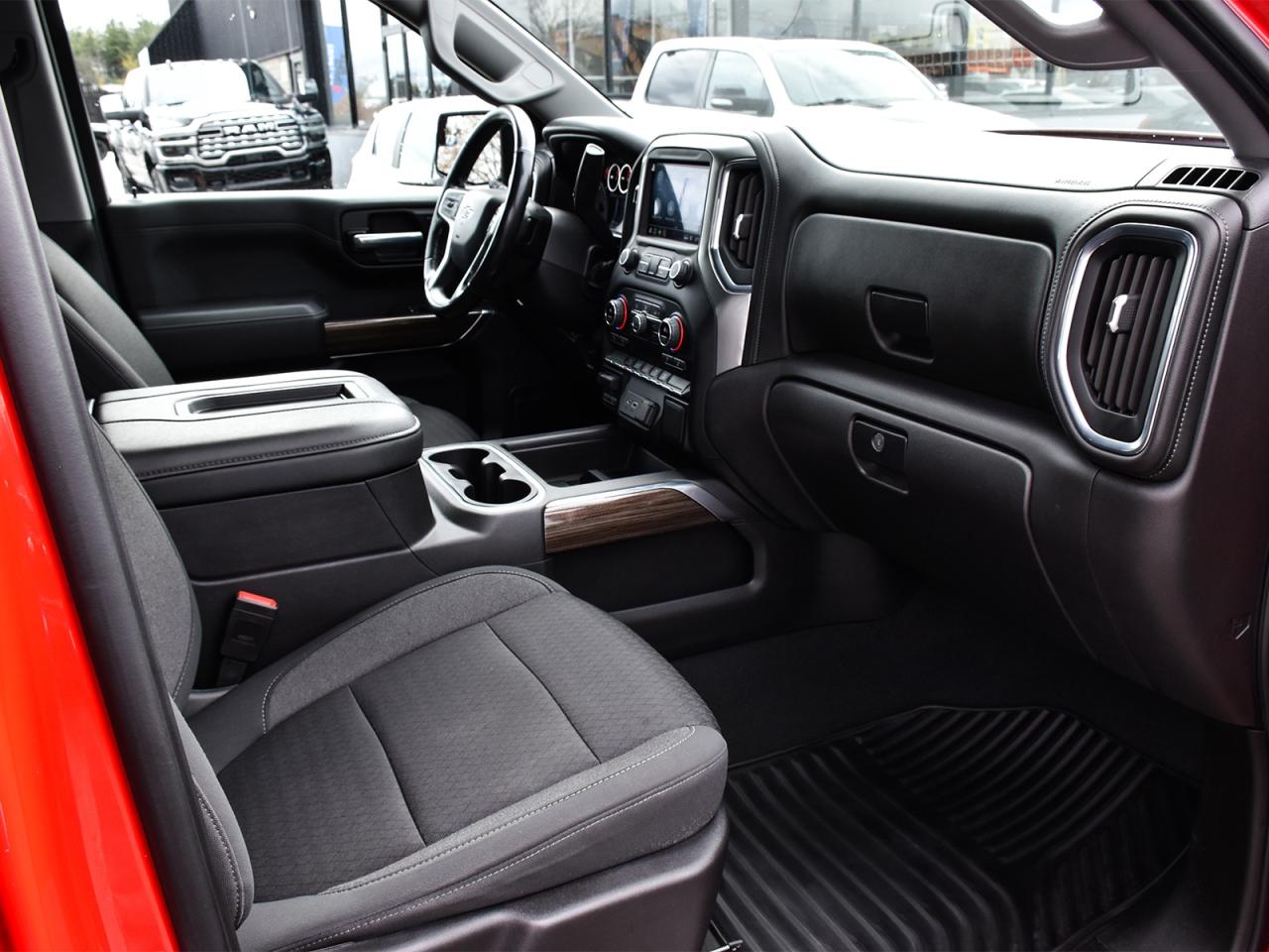 2021 Chevrolet Silverado 1500 RST Crew Cab 4x4 ~Heated Seats ~Camera ~Bluetooth Photo