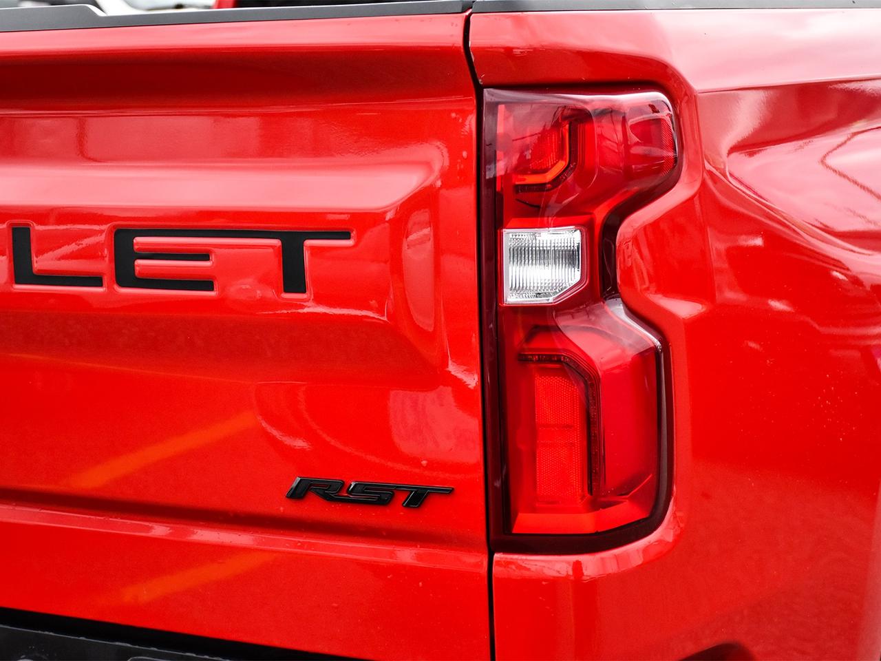 2021 Chevrolet Silverado 1500 RST Crew Cab 4x4 ~Heated Seats ~Camera ~Bluetooth Photo