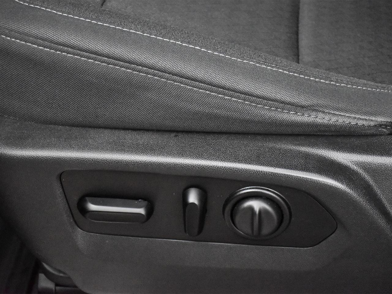 2021 Chevrolet Silverado 1500 RST Crew Cab 4x4 ~Heated Seats ~Camera ~Bluetooth Photo