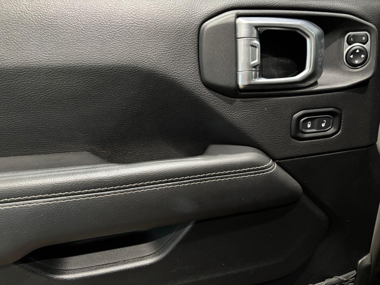 2021 Jeep WRANGLER UNLIMITED Sahara Photo