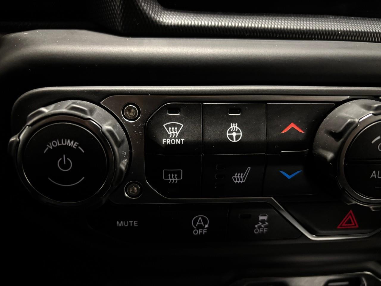 2021 Jeep WRANGLER UNLIMITED Sahara Photo