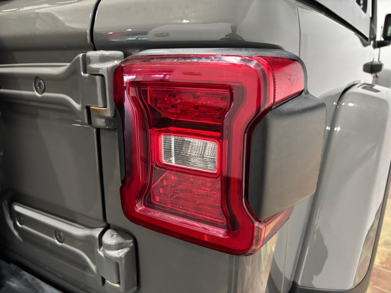 2021 Jeep WRANGLER UNLIMITED Sahara Photo