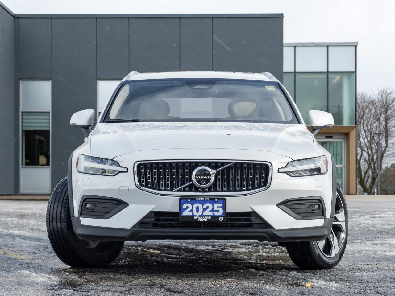 2025 Volvo V60 Cross Country B5 AWD Plus  STATION WAGON  BLOND LEATHER SEATS Photo