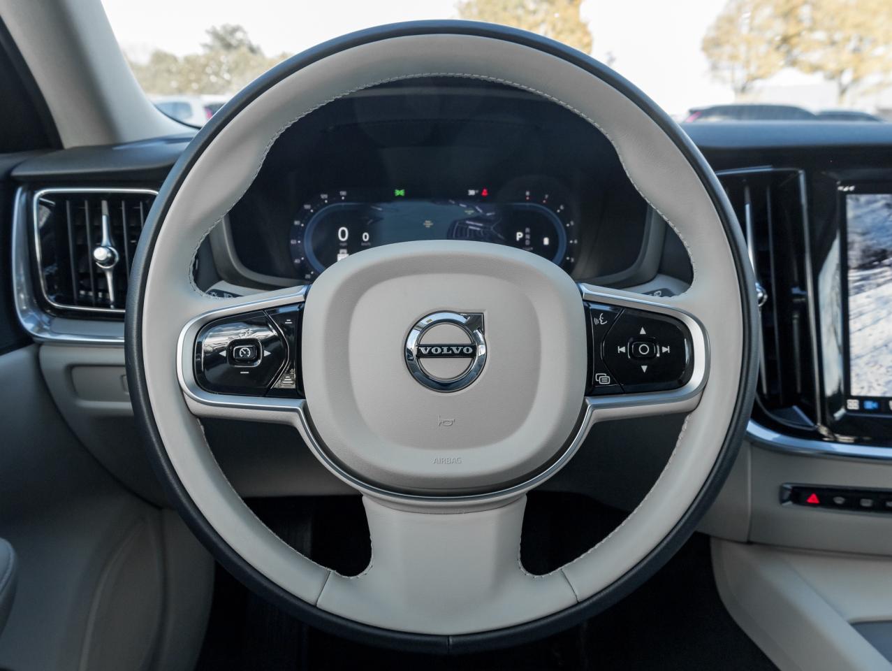 2025 Volvo V60 Cross Country B5 AWD Plus  STATION WAGON  BLOND LEATHER SEATS Photo