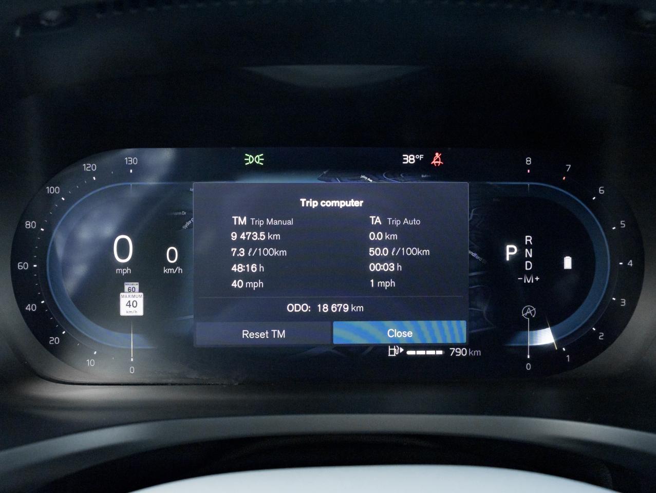 2025 Volvo V60 Cross Country B5 AWD Plus  STATION WAGON  BLOND LEATHER SEATS Photo