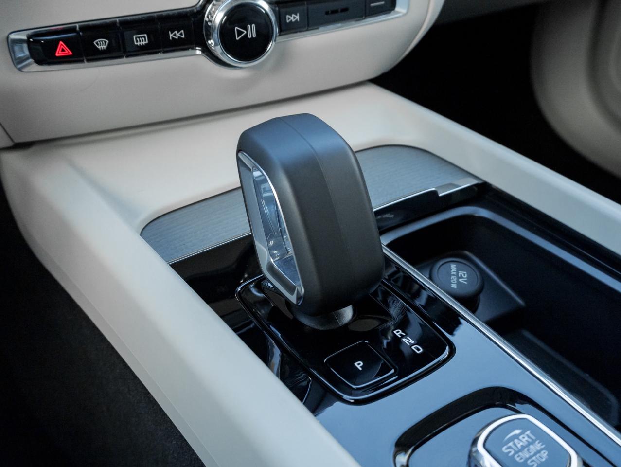 2025 Volvo V60 Cross Country B5 AWD Plus  STATION WAGON  BLOND LEATHER SEATS Photo