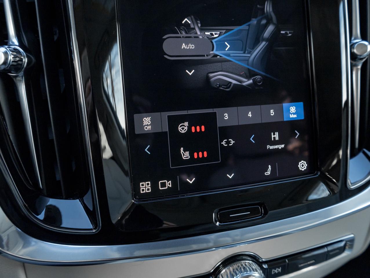 2025 Volvo V60 Cross Country B5 AWD Plus  STATION WAGON  BLOND LEATHER SEATS Photo