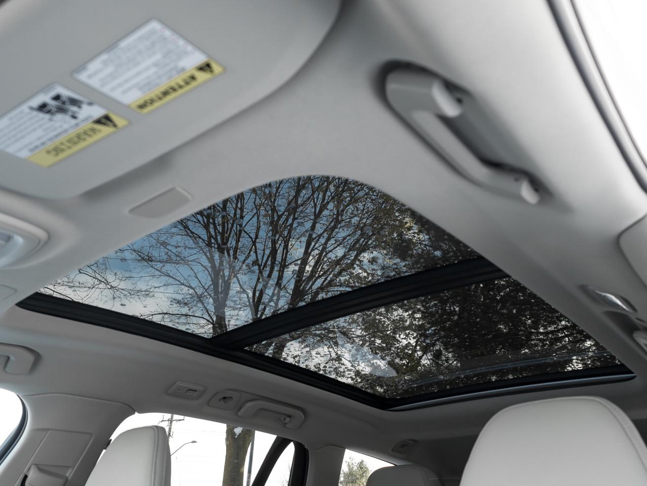 2025 Volvo V60 Cross Country B5 AWD Plus  STATION WAGON  BLOND LEATHER SEATS Photo