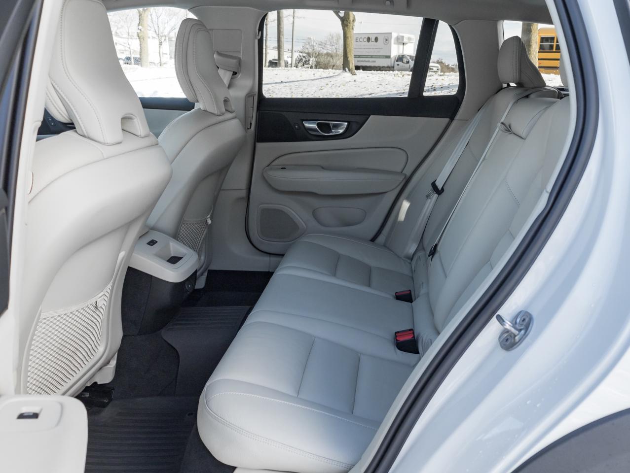 2025 Volvo V60 Cross Country B5 AWD Plus  STATION WAGON  BLOND LEATHER SEATS Photo