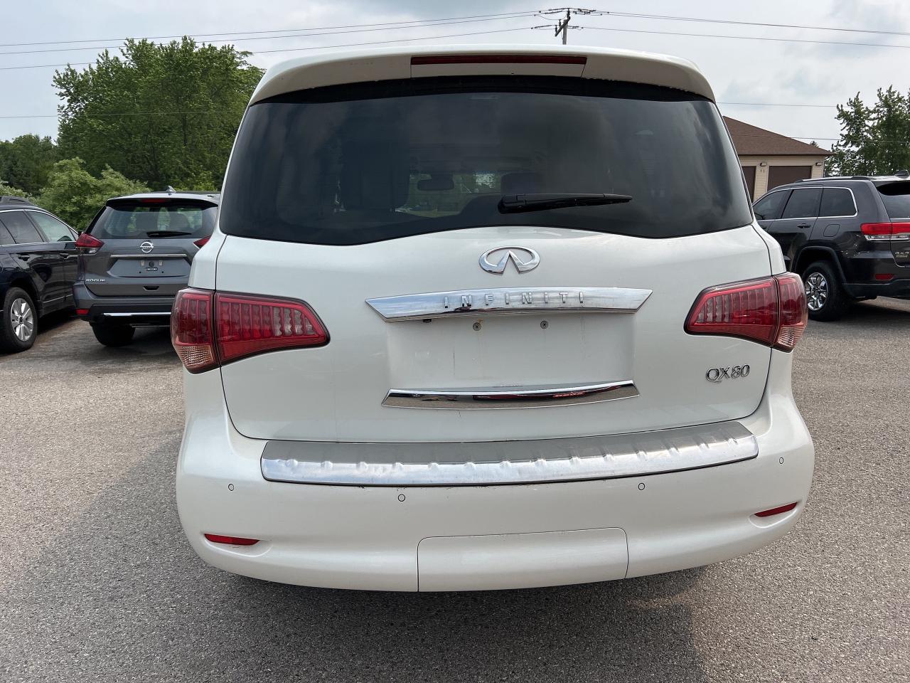 2016 Infiniti QX80 NAV, DVD, SUNROOF, HEATED / COOLED LEATHER! Photo