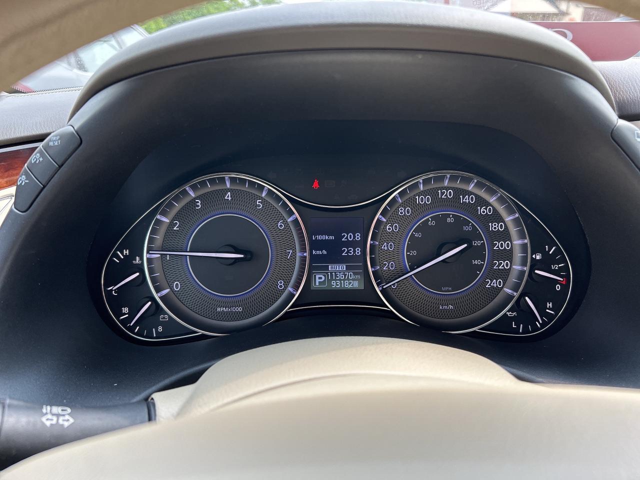 2016 Infiniti QX80 NAV, DVD, SUNROOF, HEATED / COOLED LEATHER! Photo