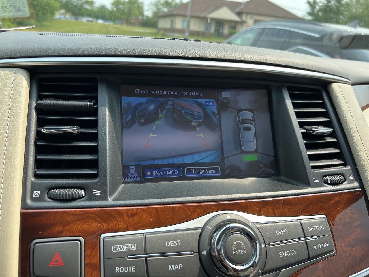 2016 Infiniti QX80 NAV, DVD, SUNROOF, HEATED / COOLED LEATHER! Photo