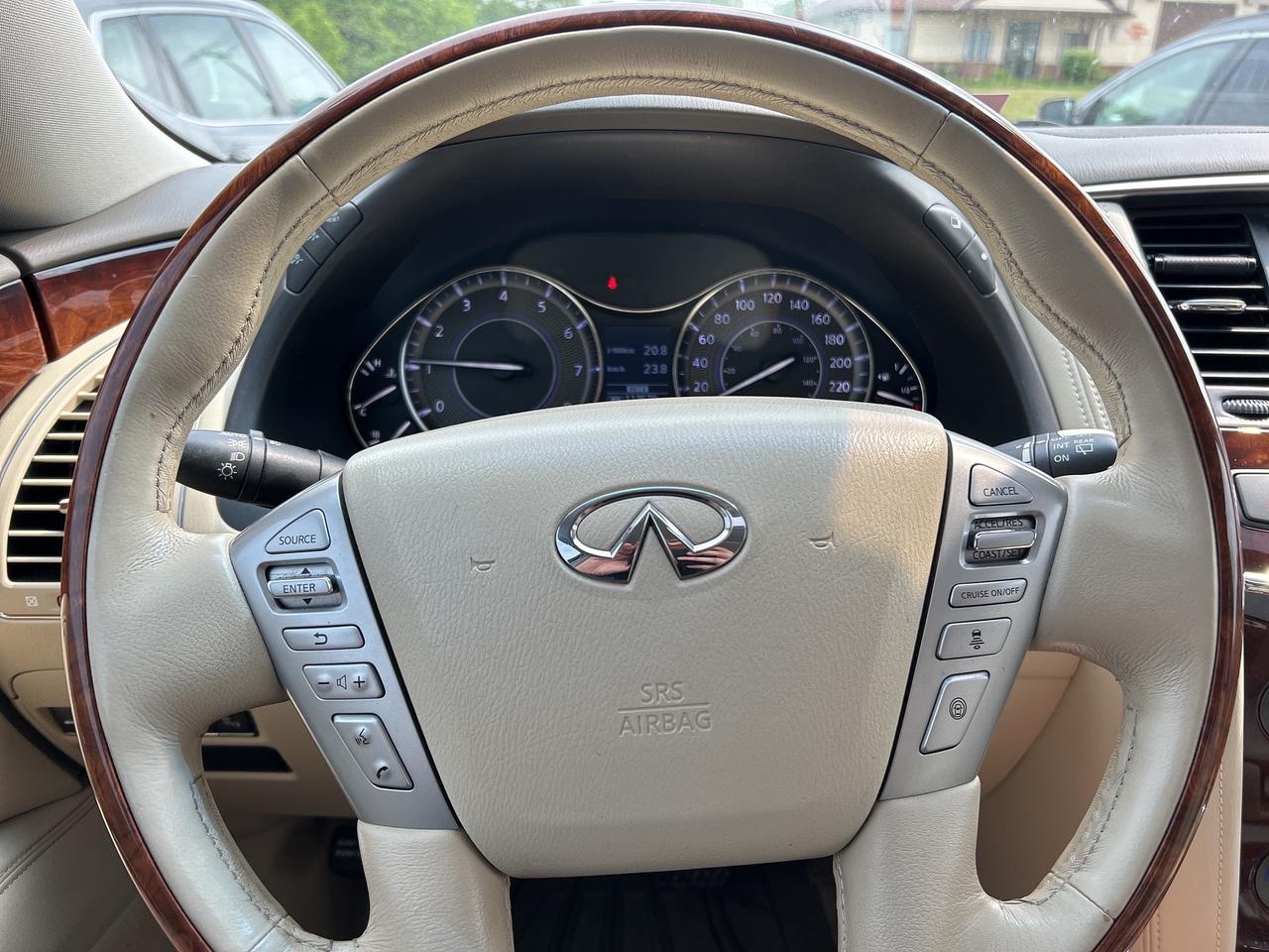 2016 Infiniti QX80 NAV, DVD, SUNROOF, HEATED / COOLED LEATHER! Photo