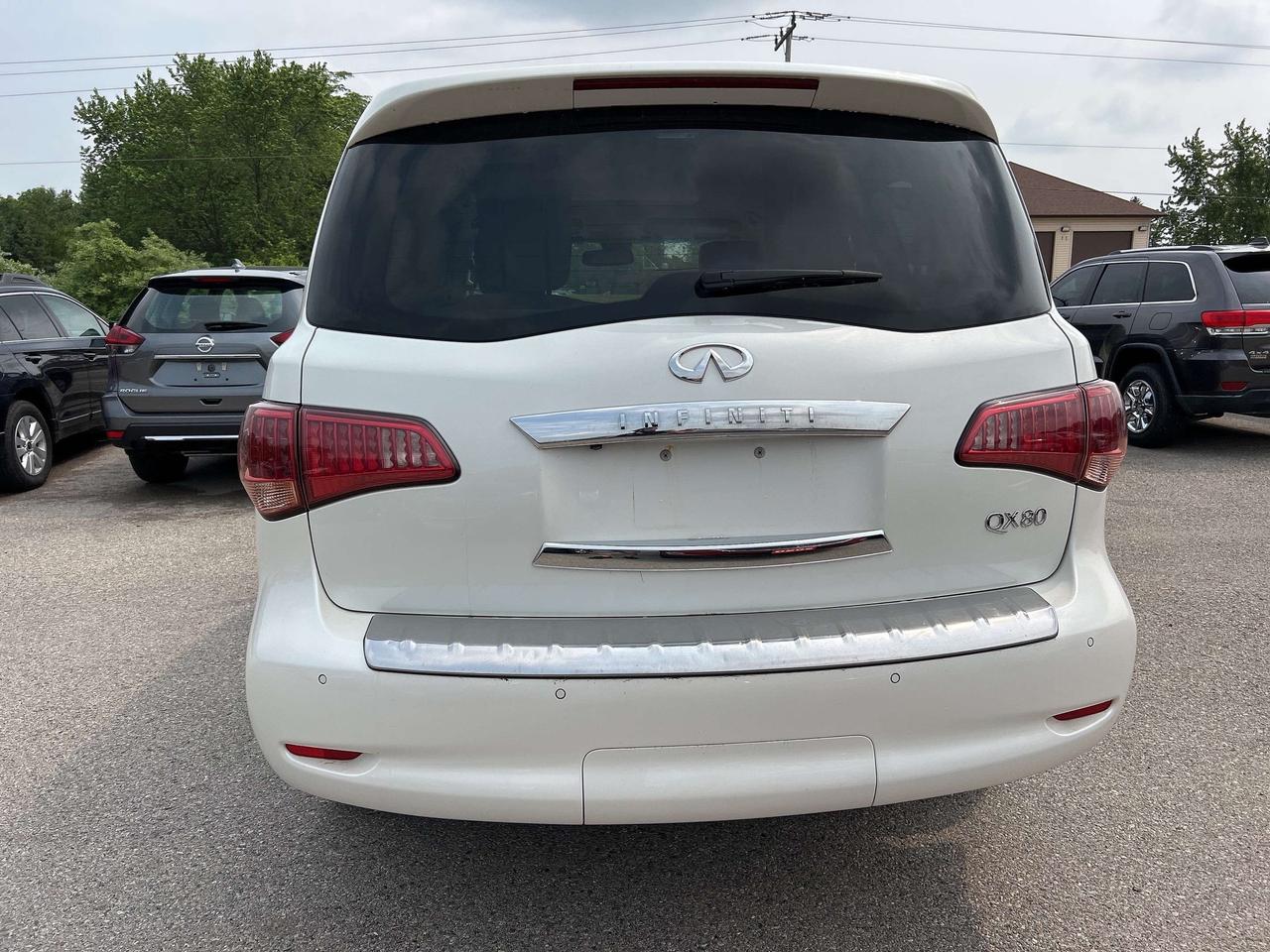 2016 Infiniti QX80 NAV, DVD, SUNROOF, HEATED / COOLED LEATHER! Photo