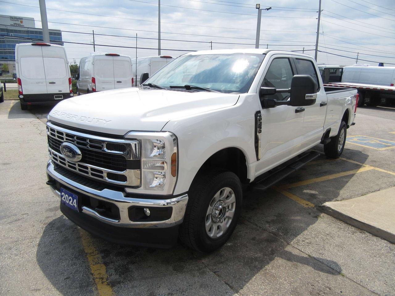 2024 Ford F-250 CREW CAB XLT 4X4 8FT LONG BOX Photo4