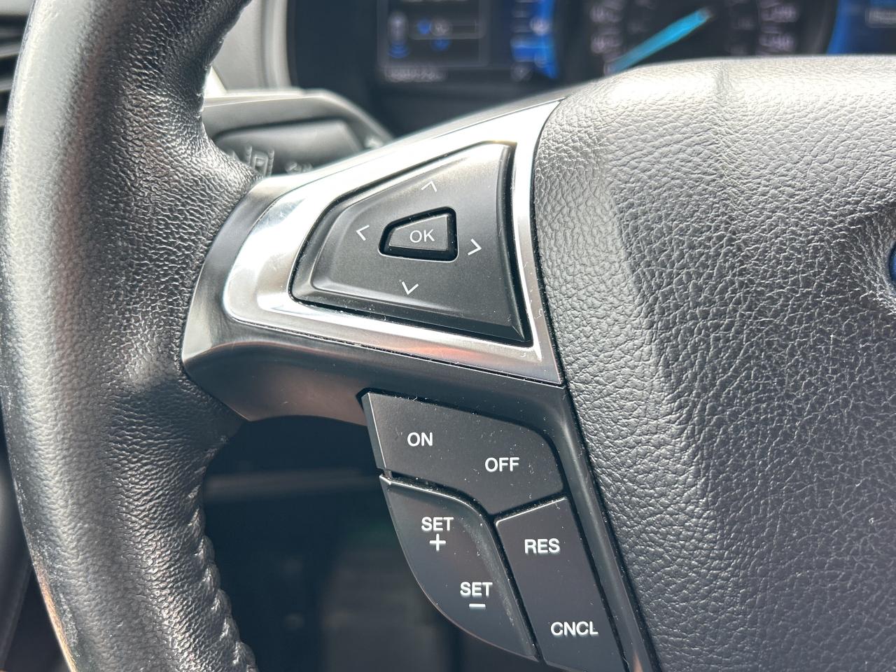 2022 Ford Edge SEL, AWD, HEATED CLOTH, REMOTE START, CLEAN CARFAX Photo