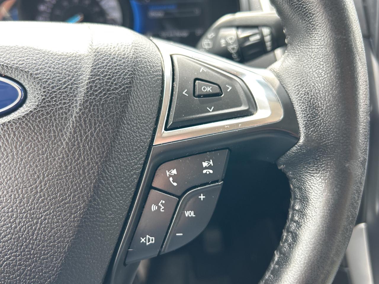 2022 Ford Edge SEL, AWD, HEATED CLOTH, REMOTE START, CLEAN CARFAX Photo