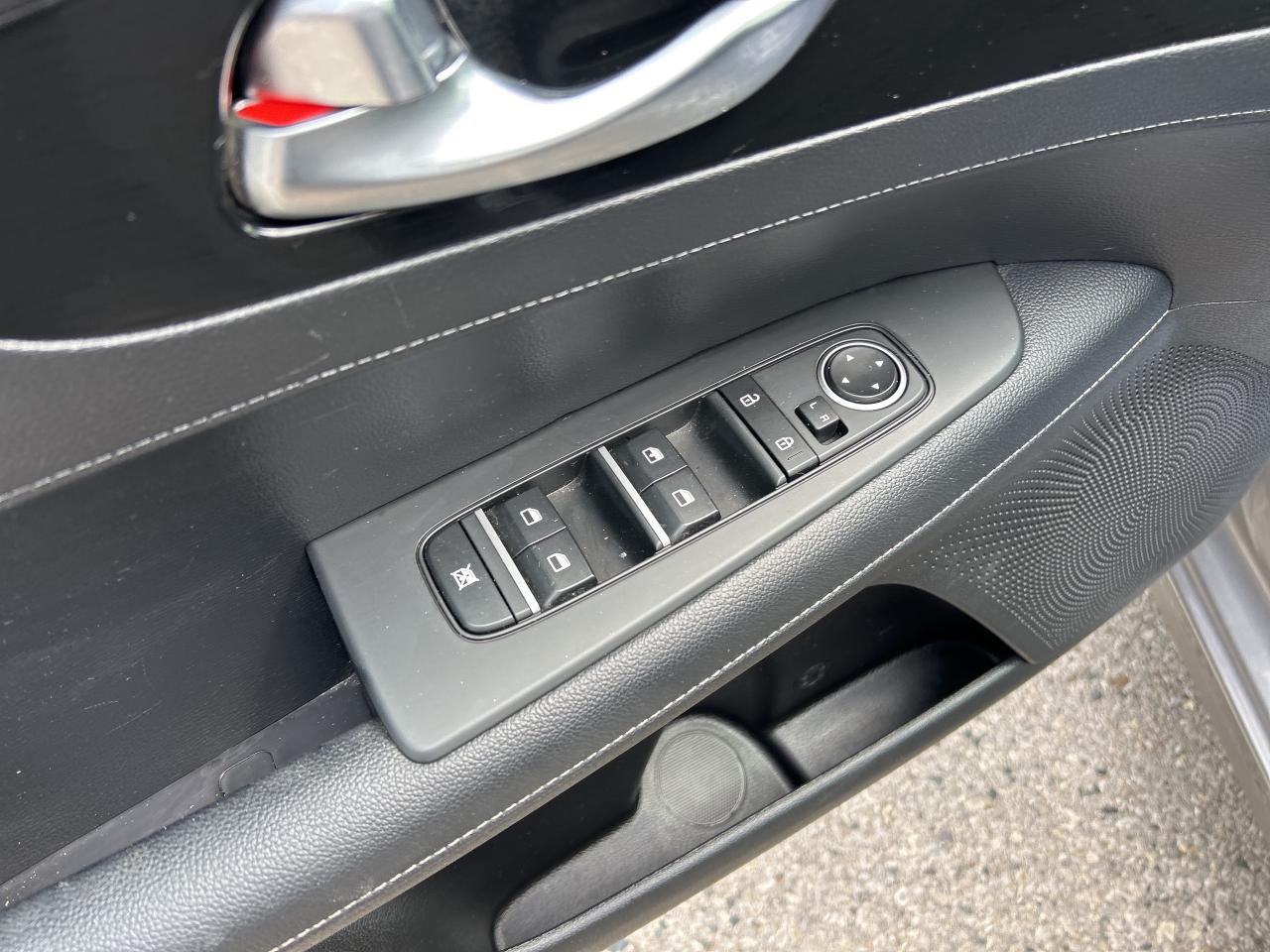 2023 Kia Forte EX, AUTO, 31 000 KMS, HEATED SEATS, SUNROOF! Photo