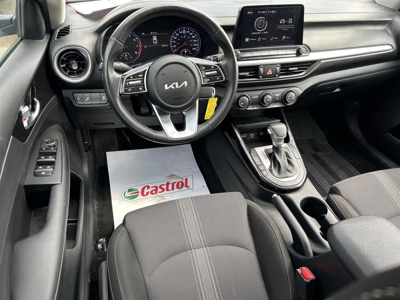 2023 Kia Forte EX, AUTO, 31 000 KMS, HEATED SEATS, SUNROOF! Photo