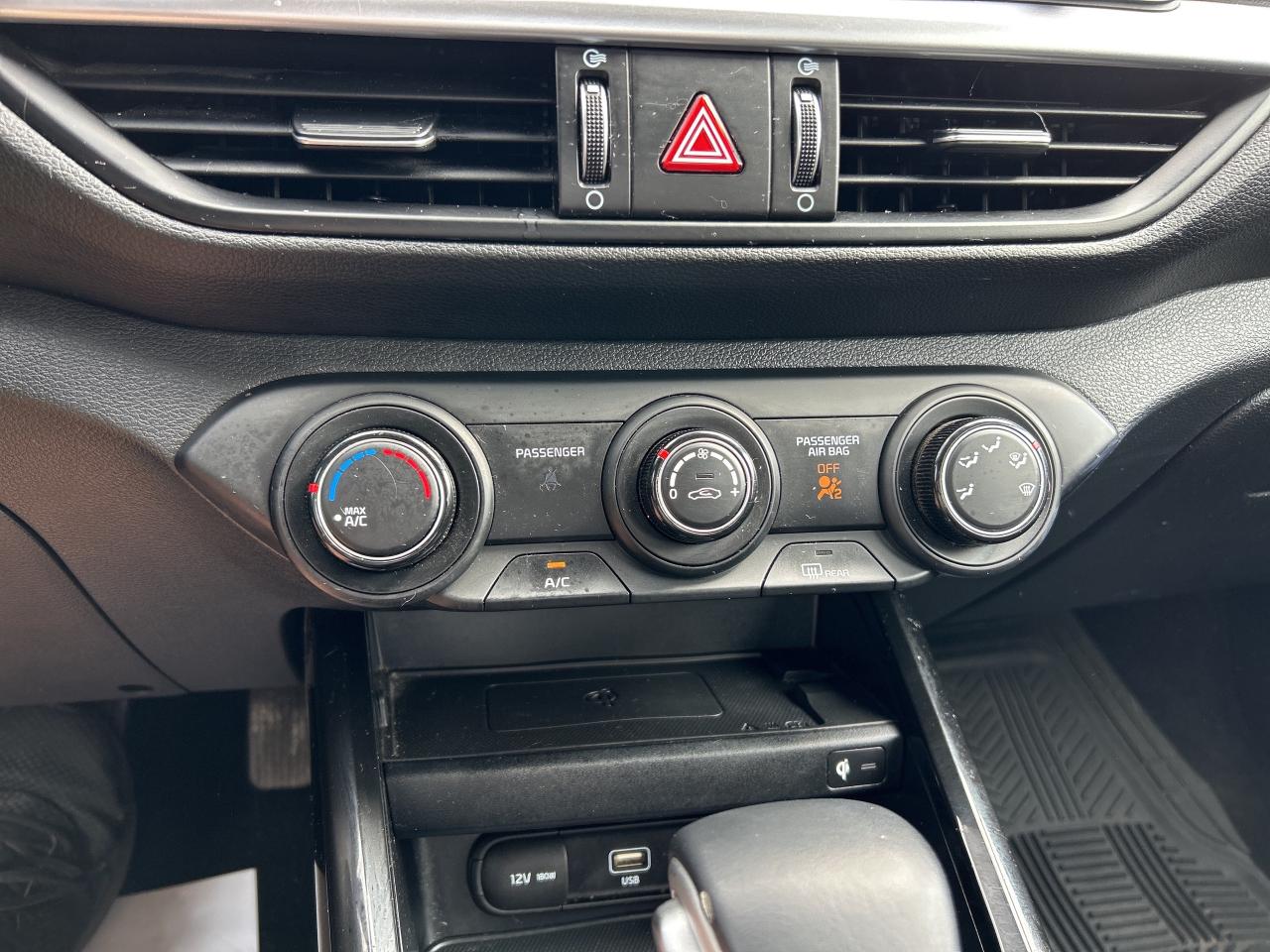 2023 Kia Forte EX, AUTO, 31 000 KMS, HEATED SEATS, SUNROOF! Photo