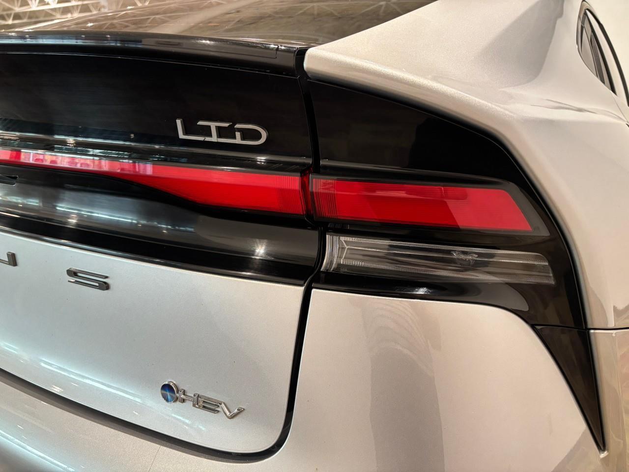 2024 Toyota Prius XLE Photo