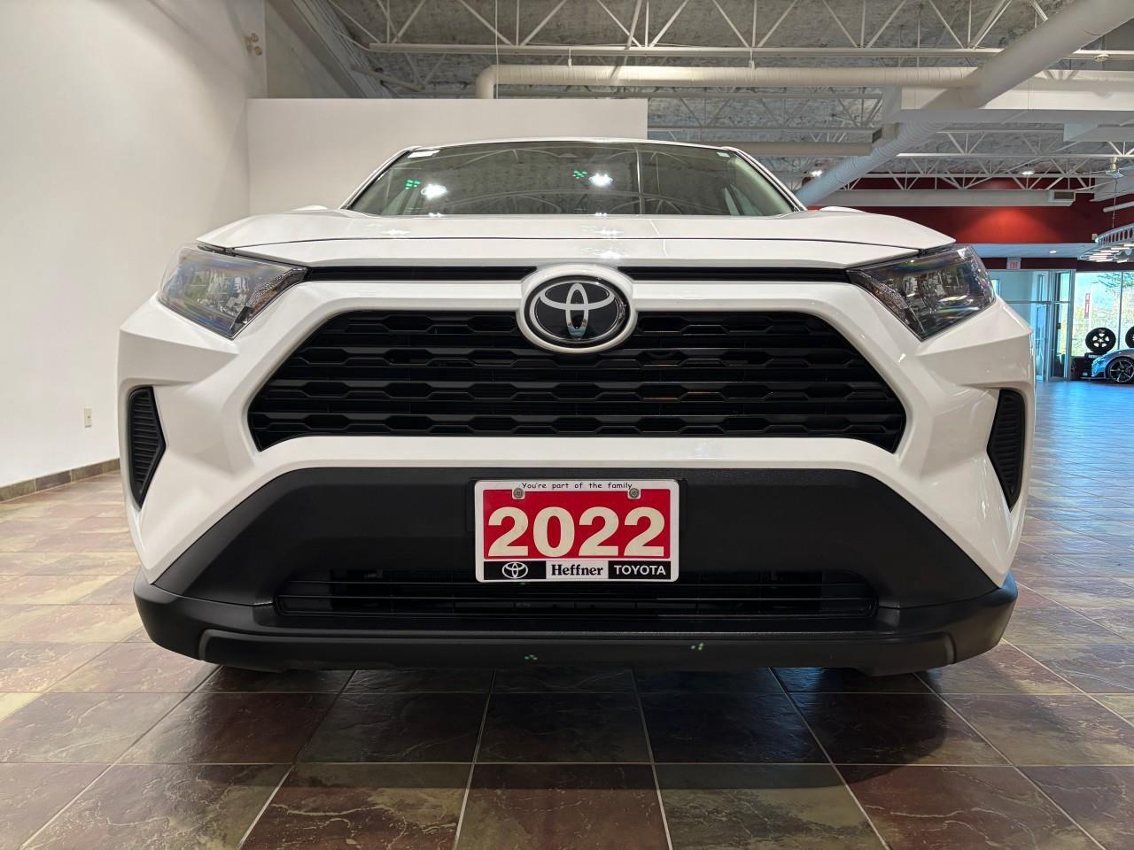 2022 Toyota RAV4 LE Photo3
