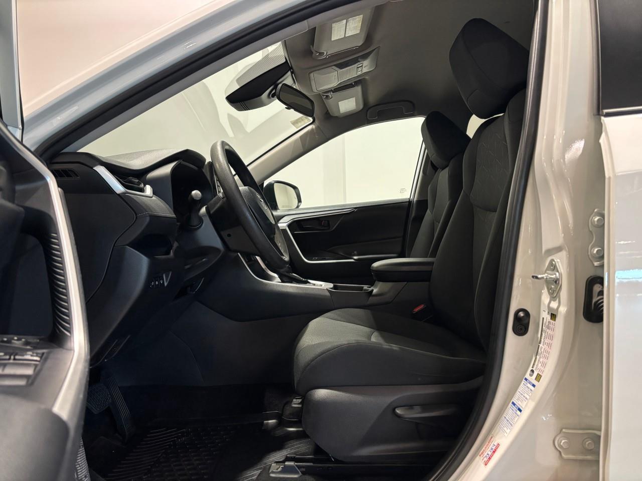 2022 Toyota RAV4 LE Photo