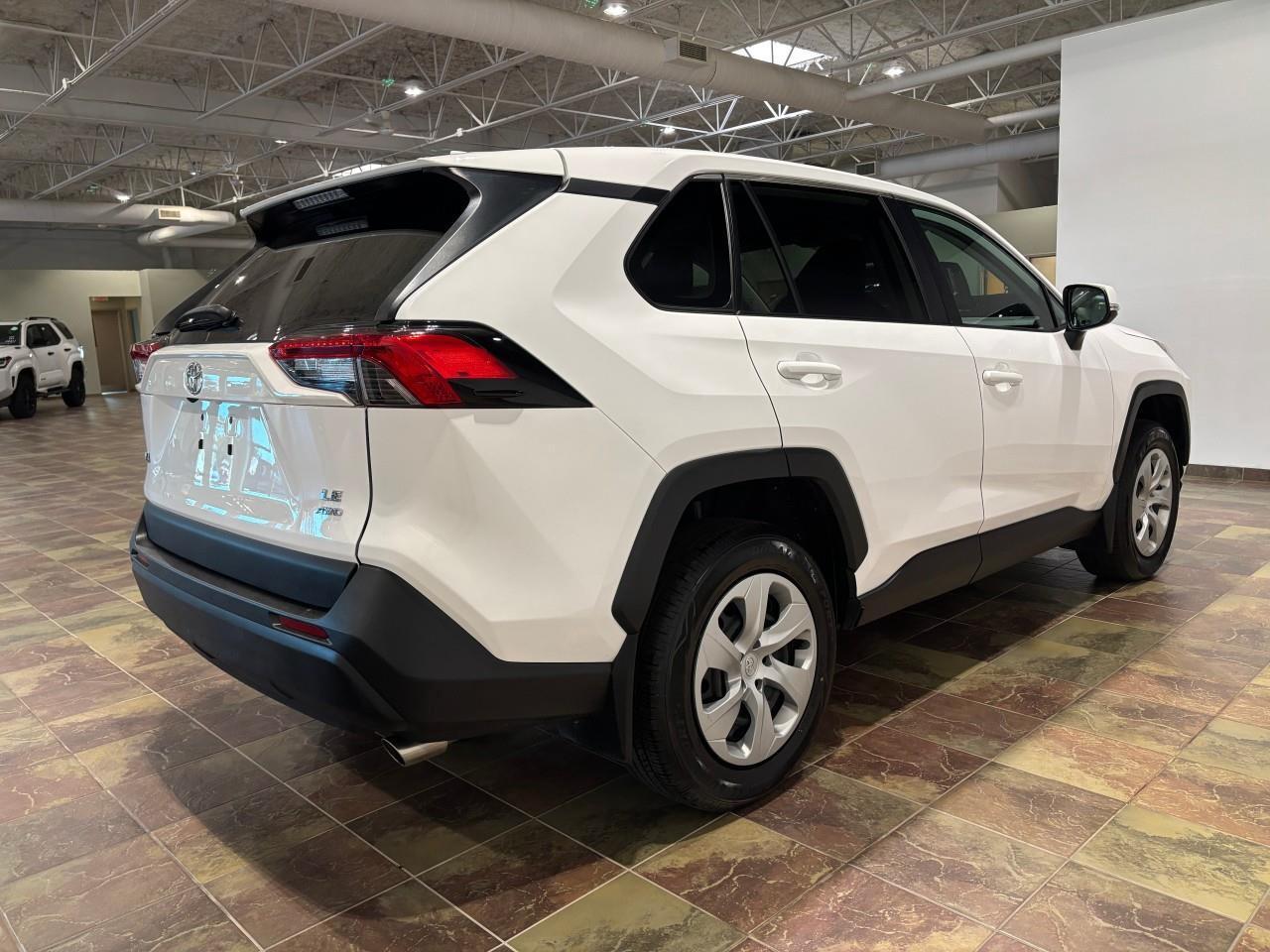 2022 Toyota RAV4 LE Photo