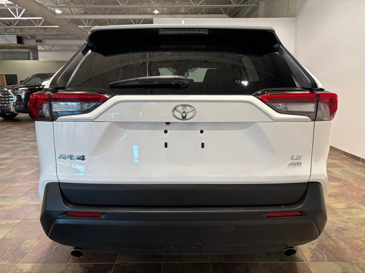 2022 Toyota RAV4 LE Photo