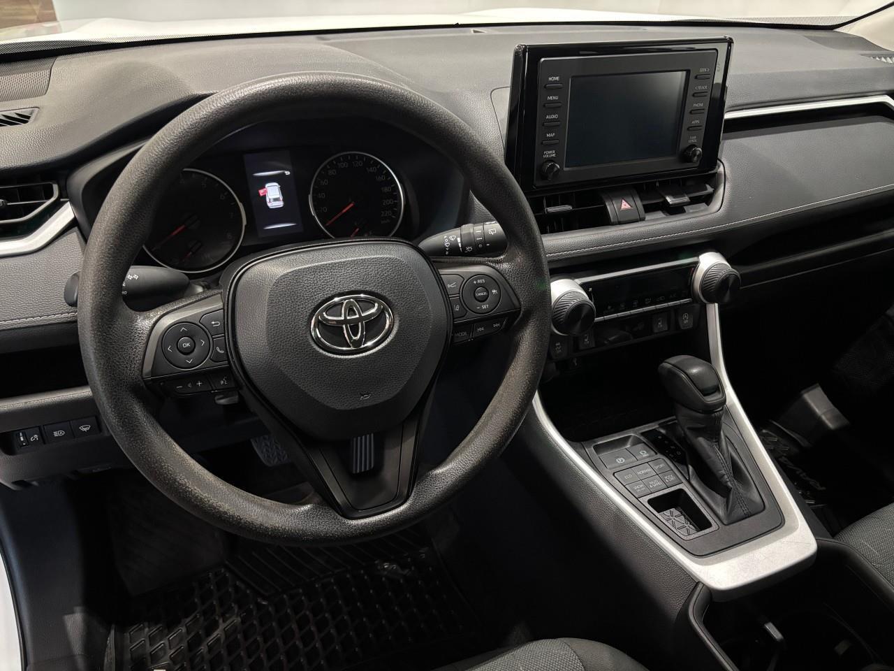 2022 Toyota RAV4 LE Photo