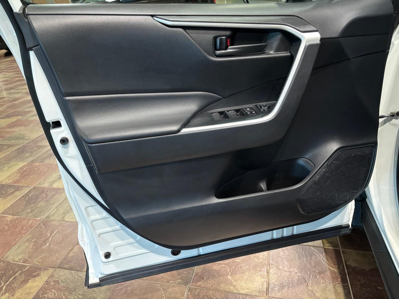 2022 Toyota RAV4 LE Photo