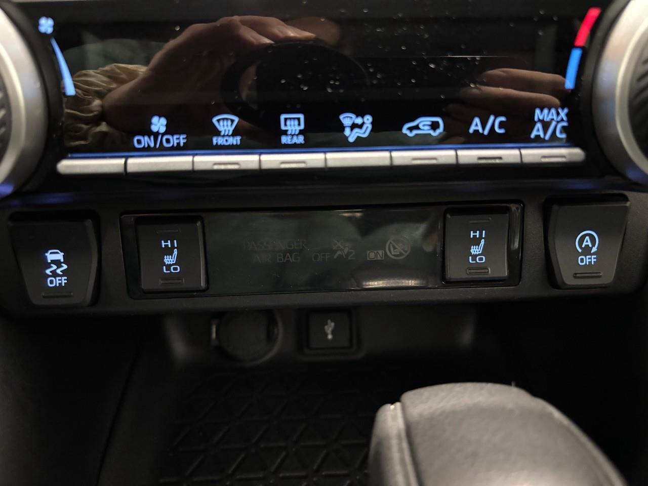 2022 Toyota RAV4 LE Photo