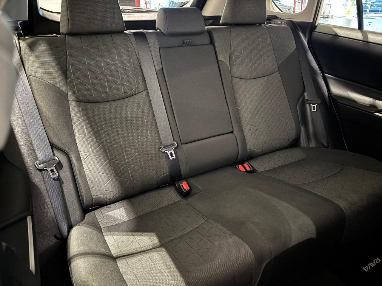 2022 Toyota RAV4 LE Photo