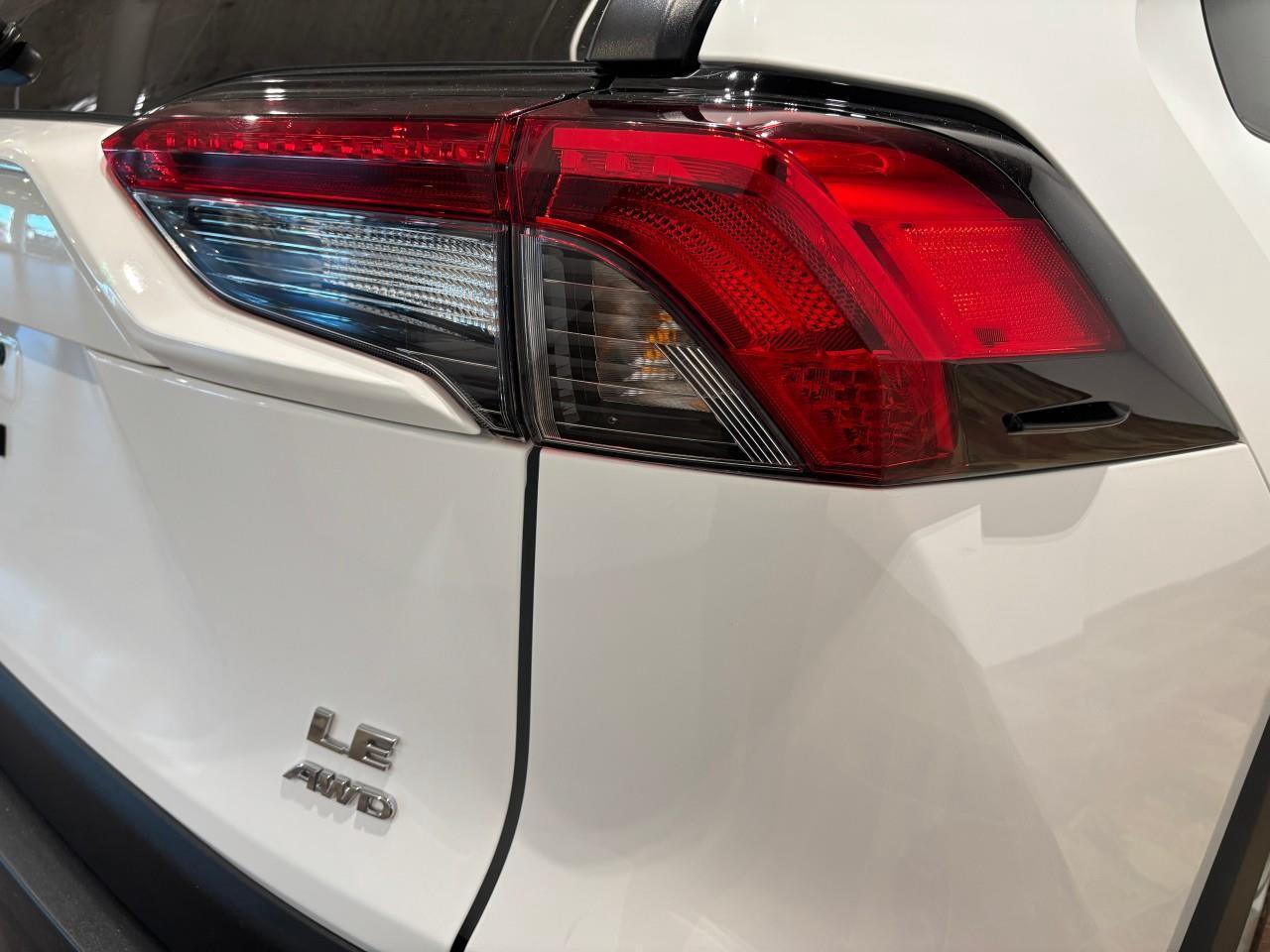 2022 Toyota RAV4 LE Photo